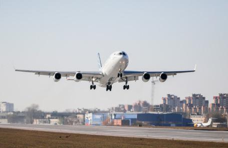 Опытный Ил-96-400М совершил первый полет